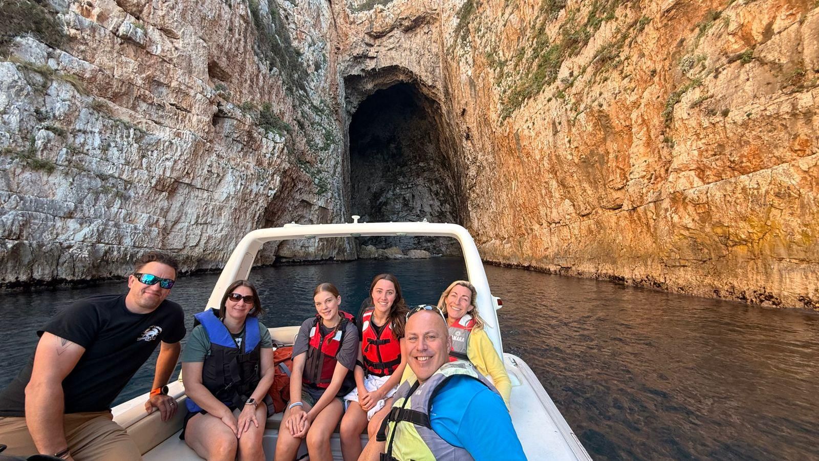 Vlorë: Bootstour zur Insel Sazan, zur Haxhi-Ali-Höhle und nach Karaburun