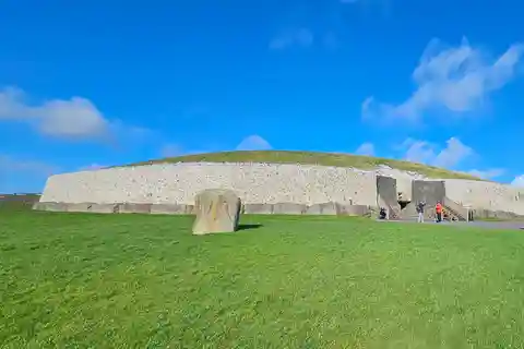 Tumba del Pasadizo de Newgrange y yacimientos irlandeses antiguos.