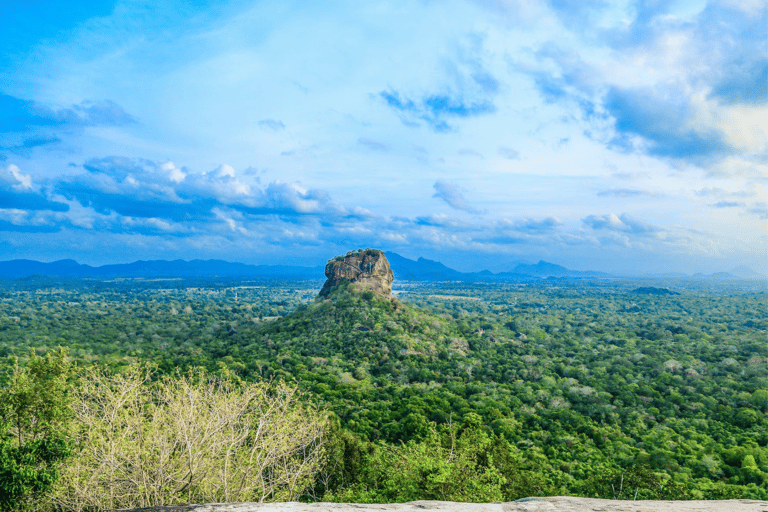 5 dias de viagem relâmpago pelo Sri Lanka, cobrindo 5 marcos de terra!