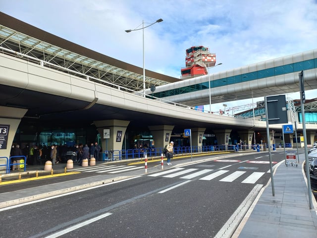 Rome: Fiumicino Airport to Civitavecchia Port Bus Transfer