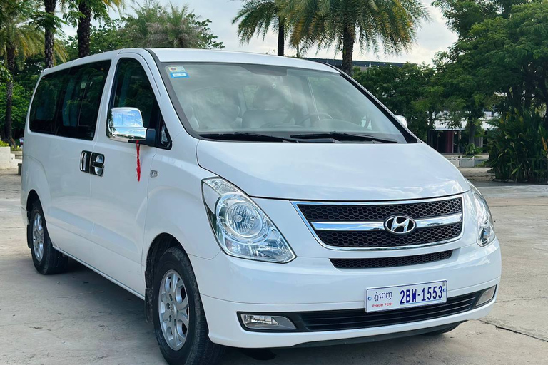 Siem Reap to Phnom Penh: Private Transfer with Scenic Stops