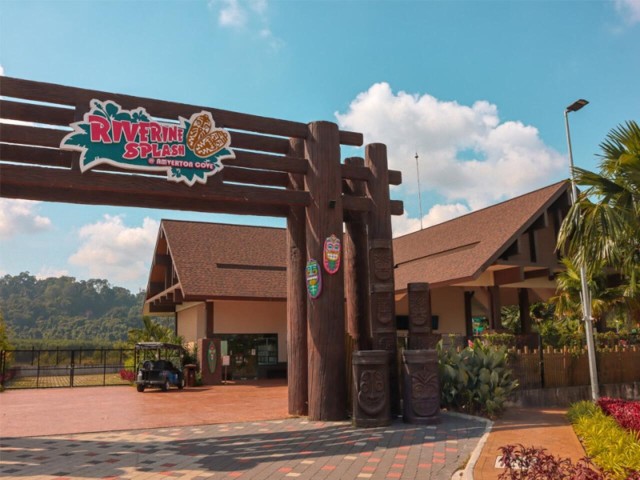 Visit Selangor Amverton Cove Water Theme Park Admission Ticket in Banting, Selangor