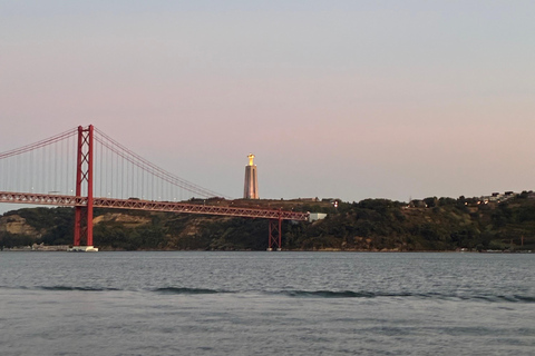 Sunset aboard a sailboat in Lisbon! Sunset aboard a sailing boat in Lisbon!
