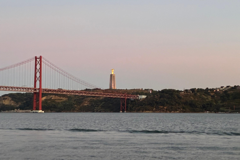 Sunset aboard a sailboat in Lisbon! Sunset aboard a sailing boat in Lisbon!