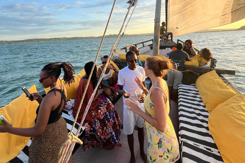 KILIFI: WATAMU: DHOW CRUISE BIJ ZONSONDERGANGDHOW CRUISE BIJ ZONSONDERGANG