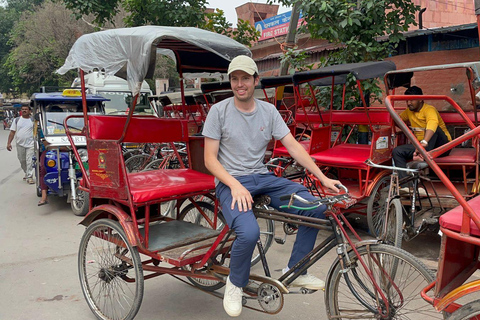 Delhi: tour privato di 4 giorni del Triangolo d'oro con guida donnaTour con alloggio in hotel 3 stelle