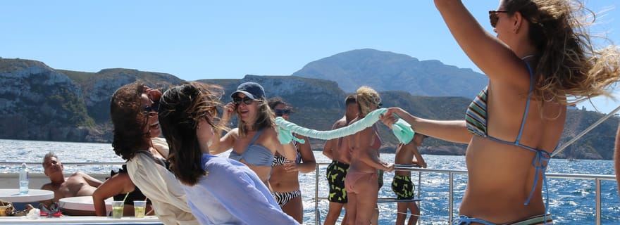 Denia : Visite en catamaran de la Cova Tallada et arrêt baignade