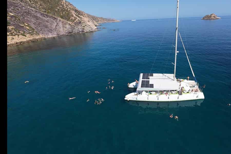 Cartagena: Spezieller 3-stündiger Katamaranausflug mit 1 Stunde Schwimmen. Foto: GetYourGuide