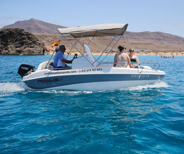 Playa Papagayo: Self-Drive Boat Rental
