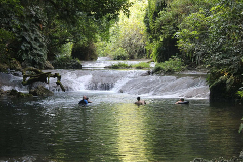 瓦努阿图：热带水花、海滩和蓝泻湖探险瓦努阿图：热带水花、海滩和蓝色泻湖探险