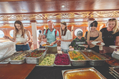 Antalya/Kemer: Luxury Pirate Boat Cruise with Lunch & Drinks Luxury Pirate Boat Cruise with Antalya Hotel Transfers