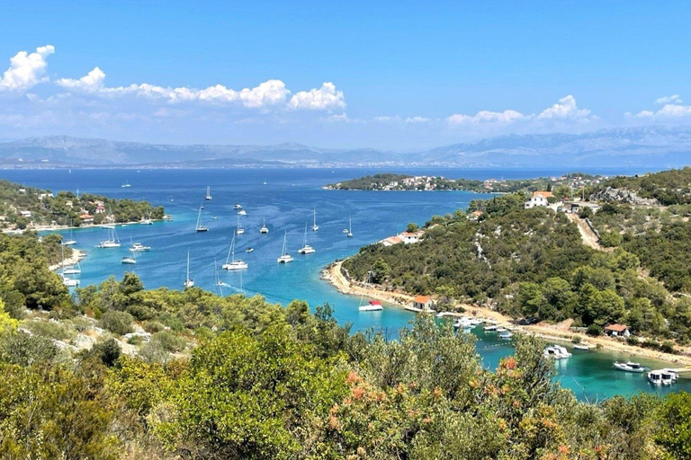 Split: Trogir Walking Tour, Blue Lagoon & Shipwreck Cruise Split: Trogir, Shipwreck & Trogir Boat Tour with Food/Drinks