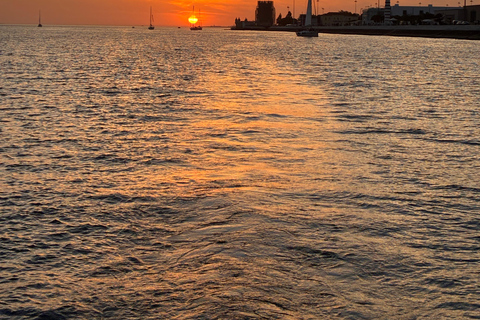 Sunset aboard a sailboat in Lisbon! Sunset aboard a sailing boat in Lisbon!