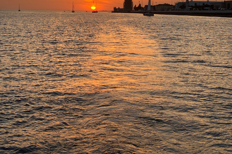 Sunset aboard a sailboat in Lisbon! Sunset aboard a sailing boat in Lisbon!
