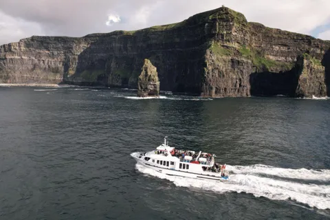Da Dublino: Scogliere di Moher, tour in barca e grotta di Aillwee