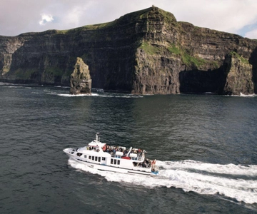 Desde Dublín: Acantilados de Moher, tour en barco y cueva de Aillwee