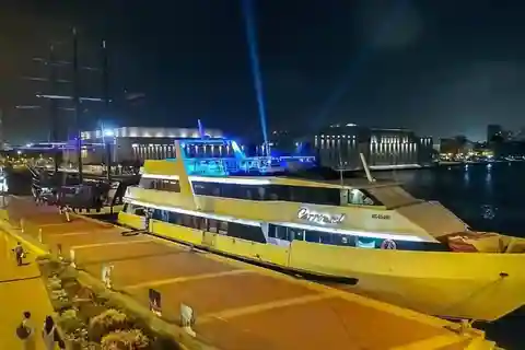 Exotic Yacht - Tour through the bay of Cartagena