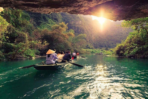 Trang An - Mua Cave - Hoa Lu - Cykling - besök hos lokal familj