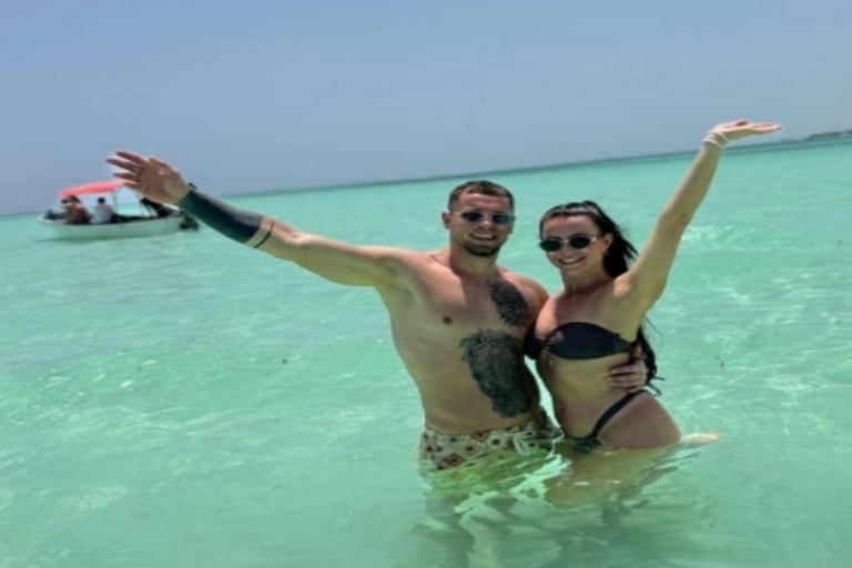 Ukryte skarby Zanzibaru: rozgwiazdy, Błękitna Laguna i restauracja The RockWycieczka prywatna z odbiorem i transferem w cenie