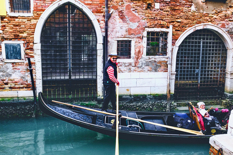 Venice: St Mark's Basilica & Gondola in the afternoon Tour in English