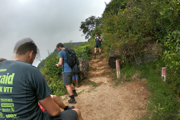 Kandy: Excursión de un Día a las Cascadas y la Aldea Local con Almuerzo