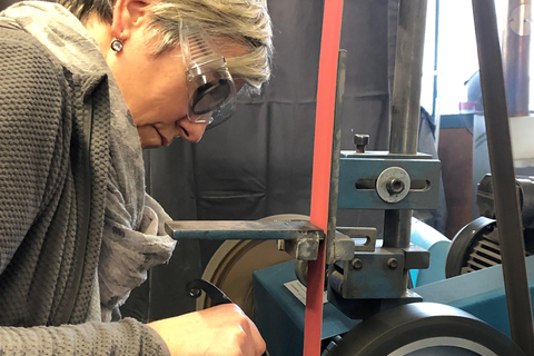 Münsingen/Bern: Knife forging event, a unique and exciting experience Münsingen/Bern: Knife-making event, a unique and exciting experience