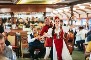 Budapest: paseo en barco con cena, música en vivo y espectáculo de danza folclórica