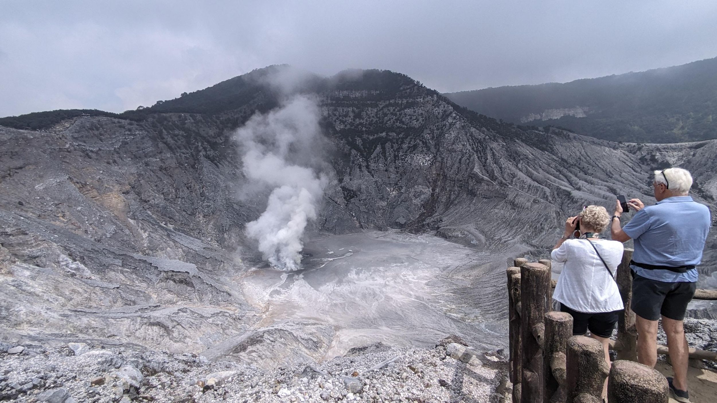 Bandung: Tangkuban Parahu Volcano & Surrounding Areas Tour