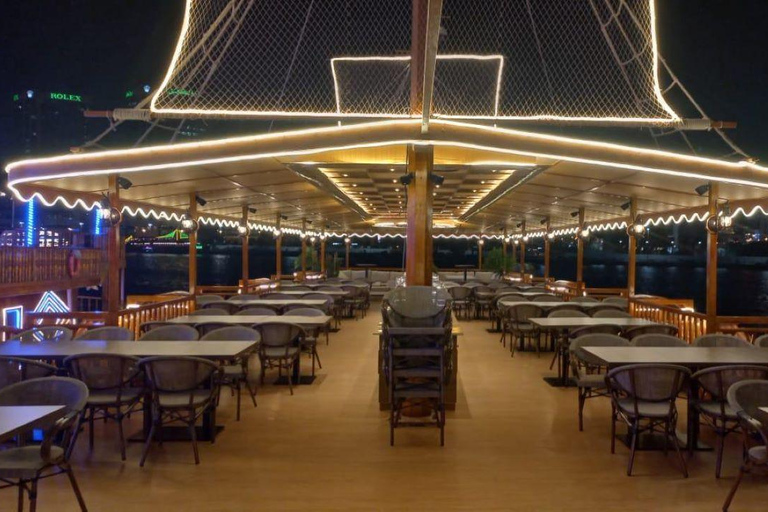 Dubai: Crucero con cena en el dhow más grande de Al Seef con espectáculo en directo