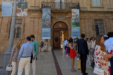 Aix-en-Provence: walking tour of historic fountains and alleyways