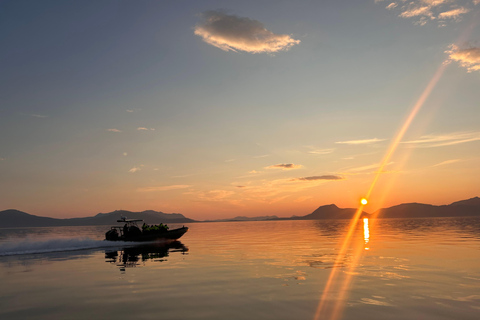 索尔特兰德：特罗尔峡湾RIB船游索尔特兰德：特罗尔峡湾 rigid inflatable boat（RIB）游船之旅