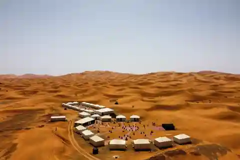 Merzouga: Overnight Stay in Luxury Desert Tent with Dinner