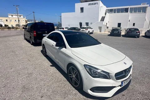 Transfert privé depuis l'aéroport de Santorin