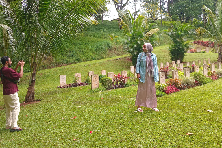 Kandy: Tuk Tuk City Tour with Local Driver