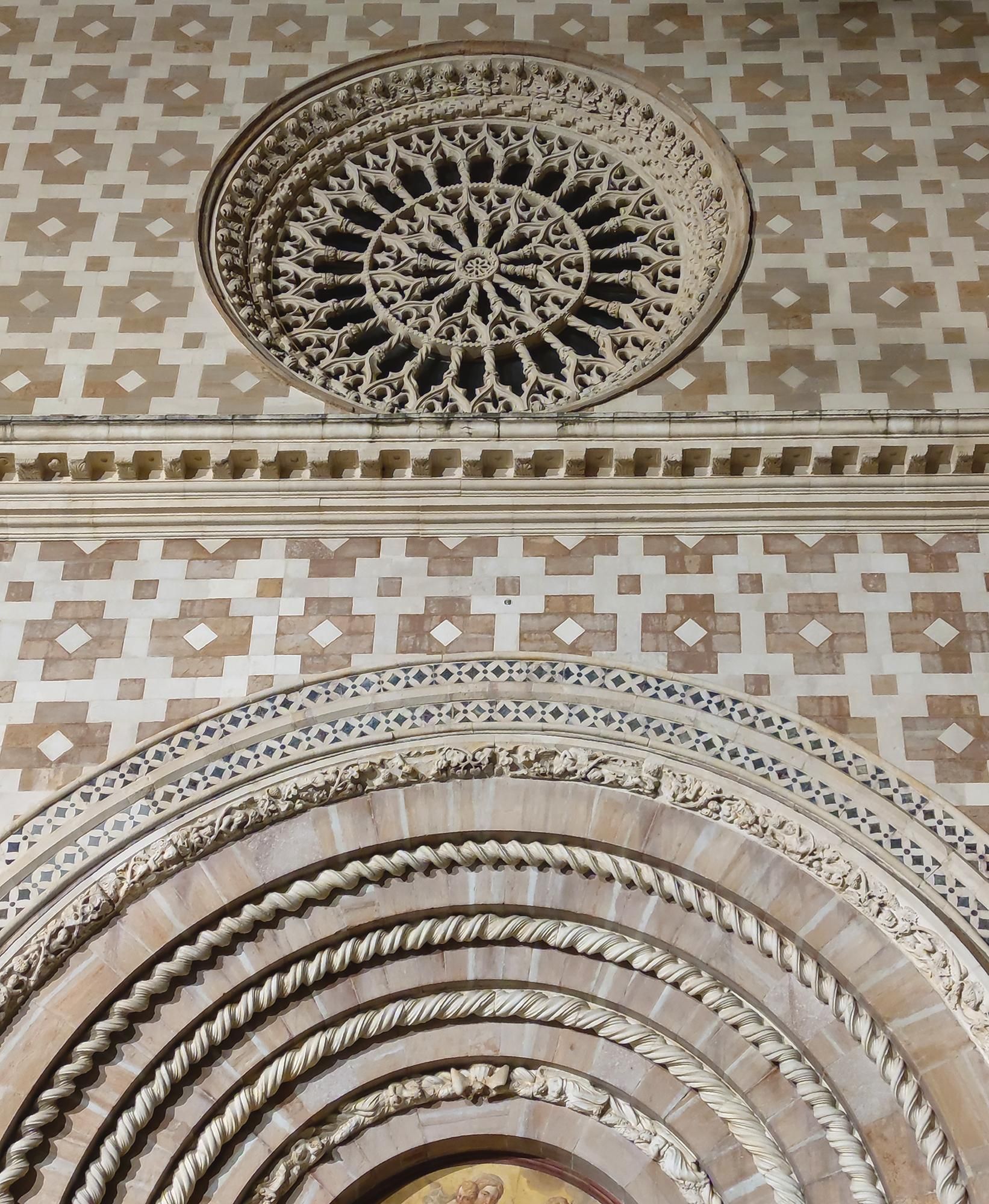 L'Aquila Mistica: Tour Collemaggio und 99 Cannelle