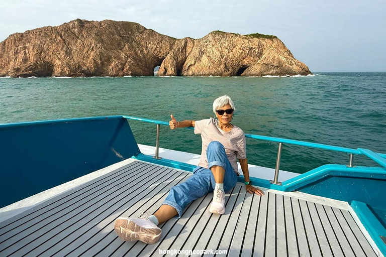 Tour in yacht del Geoparco UNESCO di Hong Kong: quattro archi marini e vulcanoTour in yacht del geoparco UNESCO di Hong Kong: quattro archi marini e vulcano
