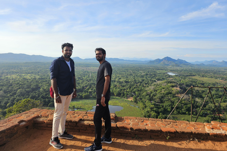 From Colombo: Sigiriya Rock and Dambulla Day Trip and Safari