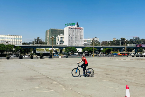 Addis Abeba: wycieczka autobusem z otwartym dachem i jazda na rowerzeAddis Abeba: Wycieczka autobusem z otwartym dachem i jazda na rowerze