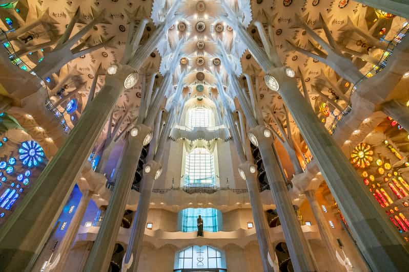 Sagrada Familia: Fast-Track Access Guided Tour | GetYourGuide