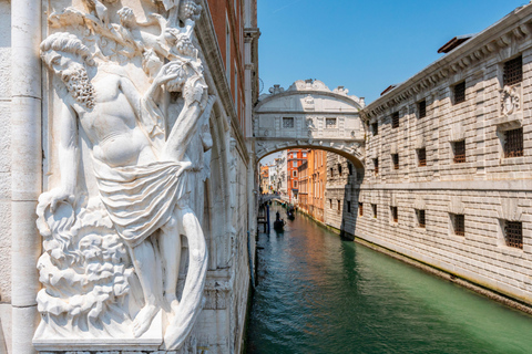 Venezia: Tour in gondola sotto il Ponte dei Sospiri e audioguidaTour standard in gondola