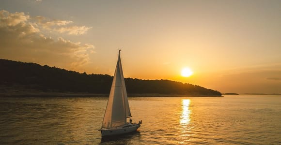 From Valletta: Romantic Sunset Cruise on a Sailing Yacht
