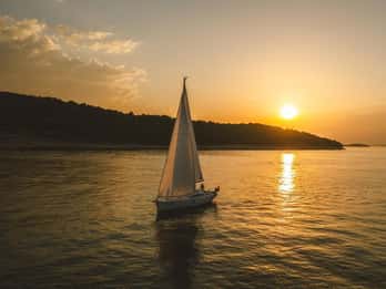 From Valletta: Romantic Sunset Cruise on a Sailing Yacht