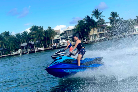 Miami Beach: Hyr WaveRunner &amp; båtresa2 personer per jetski