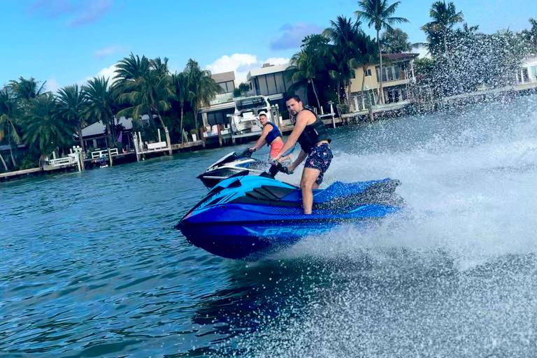 Miami Beach: Hyr WaveRunner &amp; båtresa2 personer per jetski