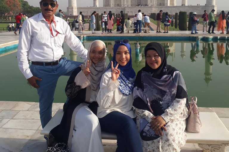 From Delhi: Private Taj Mahal tour with popular guide From Delhi:-Guide, tickets, transport, lunch(all inclusive)