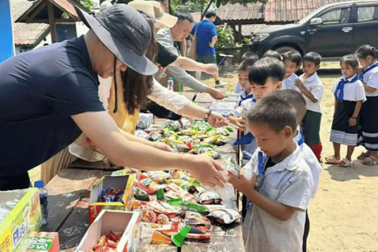 Luang Prabang: Xieng Man Village Walk Half-Day Tour