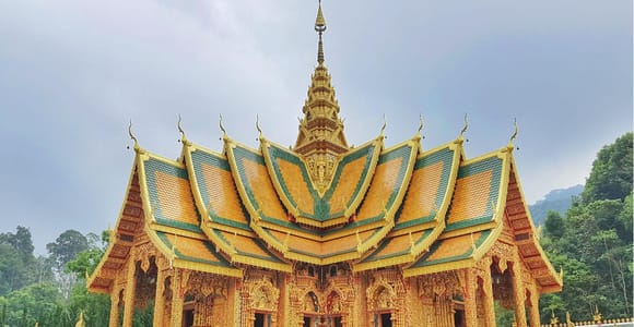 Chiang Mai: Private Mae Rim Temples, Khao Soi & Café Tour