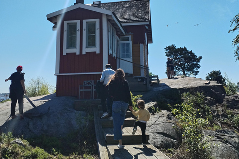 Helsinki: Cute Island Coffee Shop Visit with Lunch & Ferry