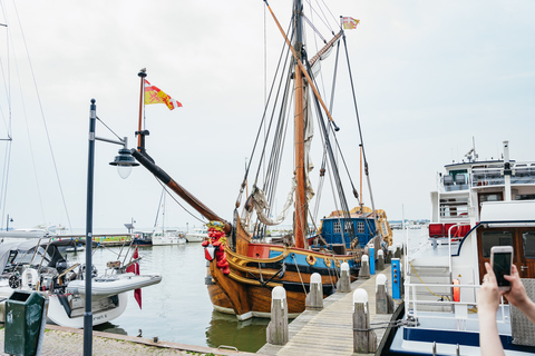 Amsterdam: Giethoorn, Volendam, and Zaanse Schans Tour
