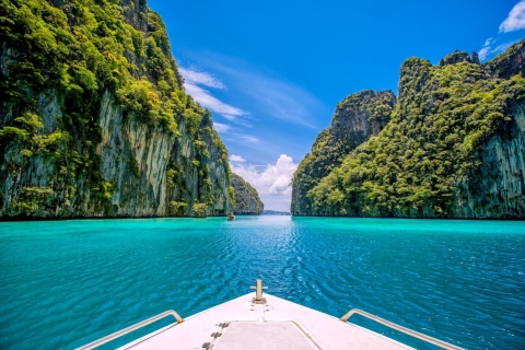 Phuket : Bamboo Island et les îles Phi Phi en catamaran rapidePhuket : L'île de Phi Phi et l'île de Bamboo en catamaran rapide